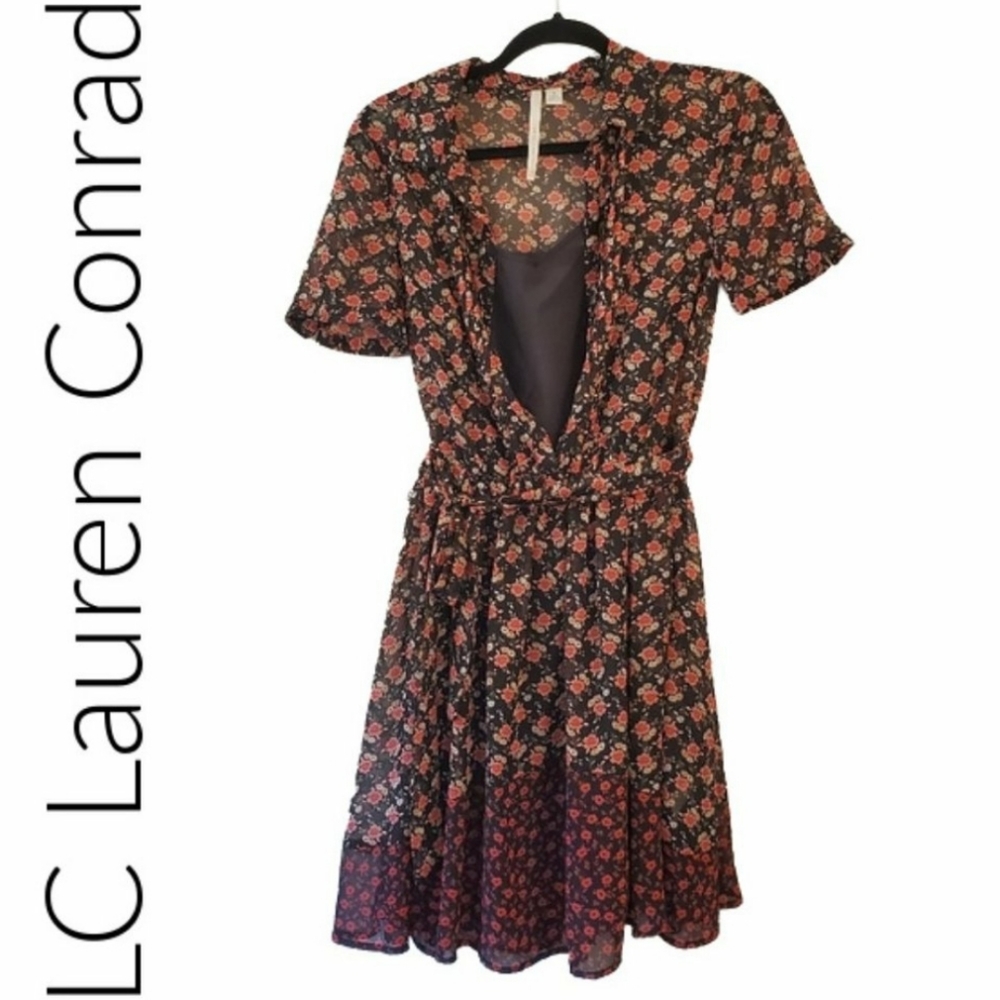 Lauren Conrad floral Farmhouse dress size 4
